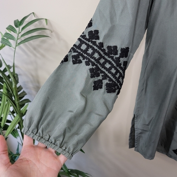 NWT Rungolee | Masaba Gray Black Floral Embroidered Tunic Blouse Size XS - Picture 4 of 7